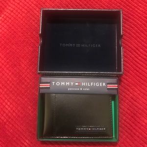 Tommy Hilfiger Black Passcase & Wallet